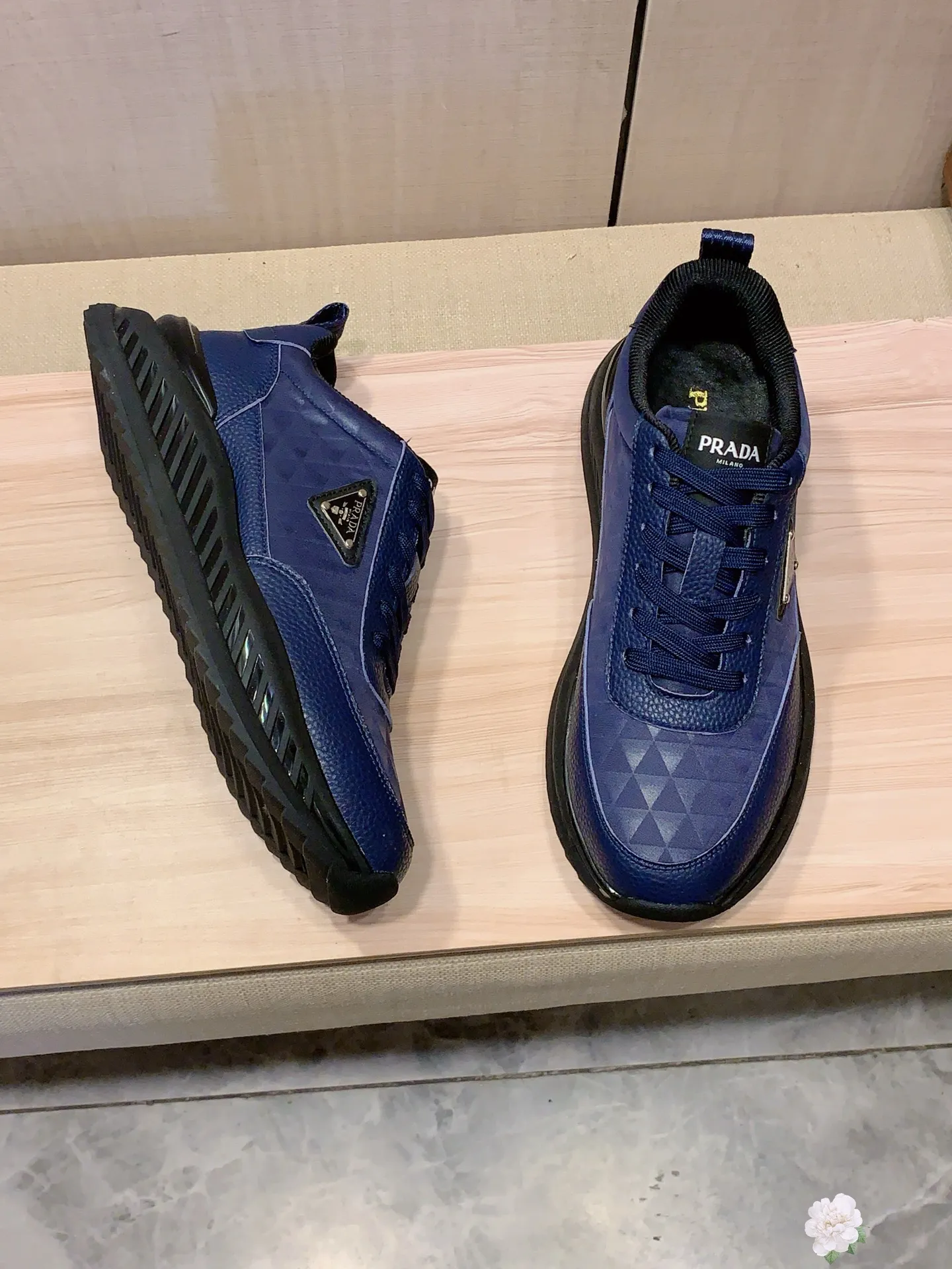 Men's men's shoes💰460💰💰🎩🎩[Lightning][Lightning] "PRADA*" The latest and most popular casual shoes, top brand [seduce] luxury ~ purchasing agency, top ~ quality. [Strong] The upper is made of imported breathable cowhide with material ➕ breathable sheepskin feet (•) and fine workmanship. The original stylish and stylish soft rubber wear-resistant and non-slip outsole is light and comfortable on the feet. The real thing looks better in real photos. 413: code: 38-44, 3️⃣ colors selected